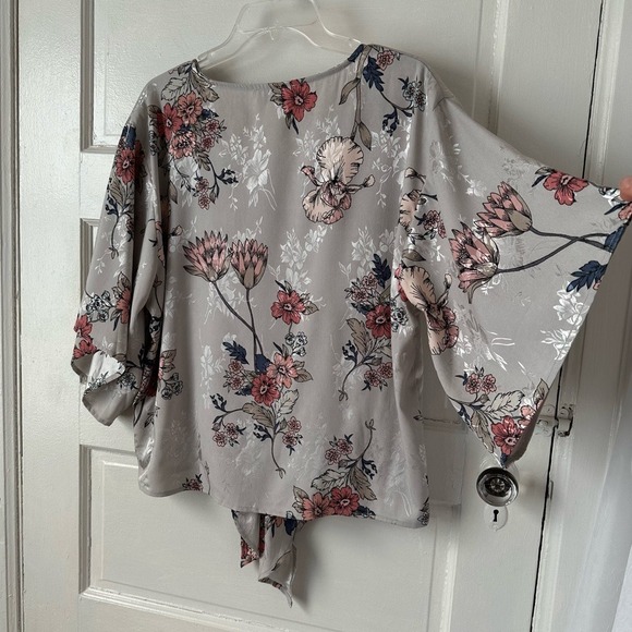 Lovestitch Floral Flowy Blouse Gray Pink Romantic Date Feminine Kimono Sleeve Lg - Picture 6 of 15